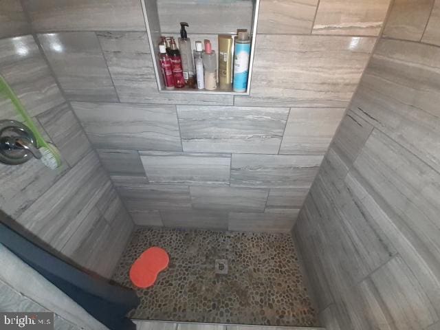 bathroom featuring a shower