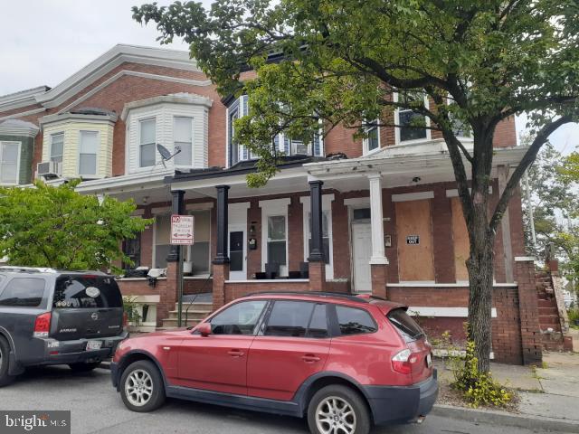 view of front of property with a porch