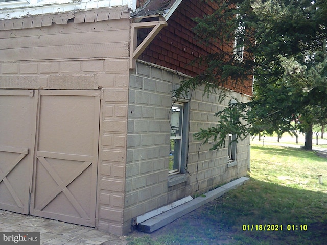 view of outbuilding featuring a yard