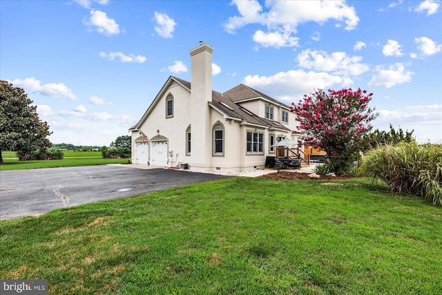 view of side of property featuring a yard