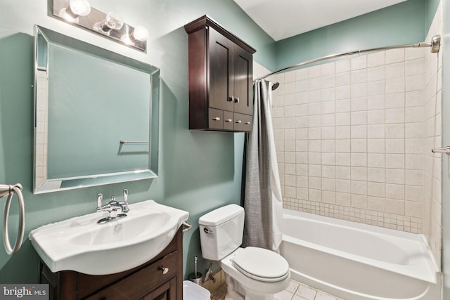 full bath featuring shower / tub combo with curtain, vanity, and toilet