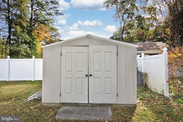 view of outbuilding with a yard