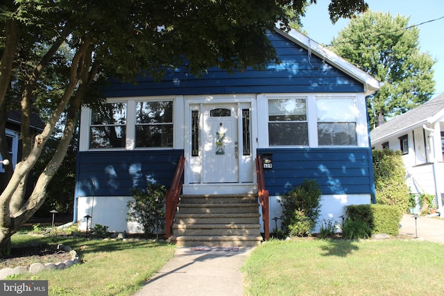 view of front of house with a front yard