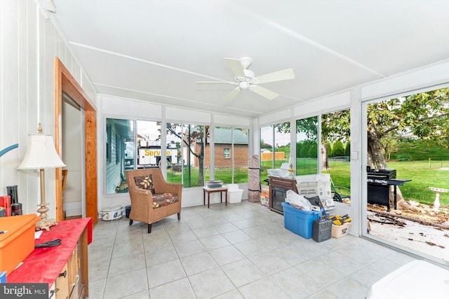 sunroom / solarium with ceiling fan