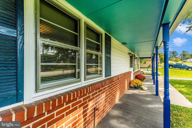 view of patio / terrace with covered porch