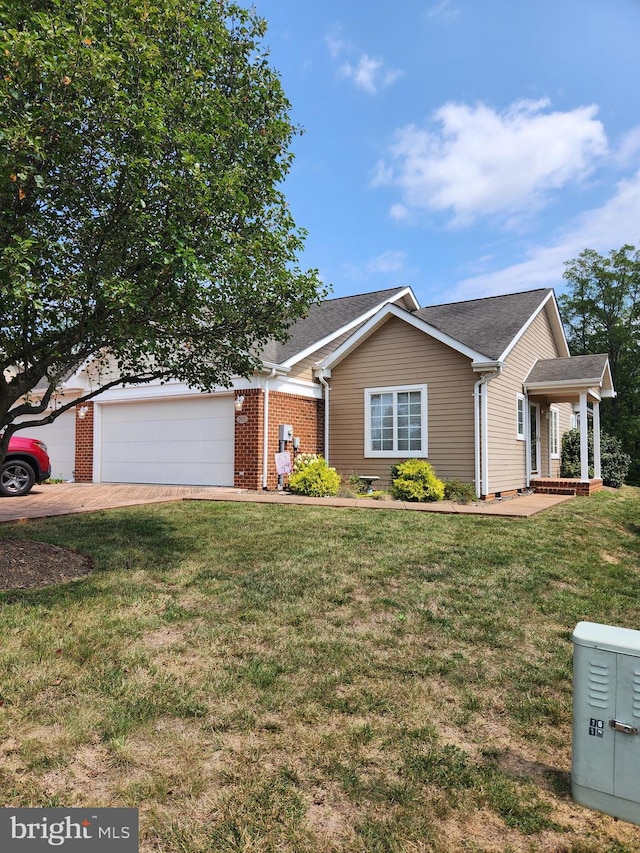 view of front of property featuring a garage and a front yard