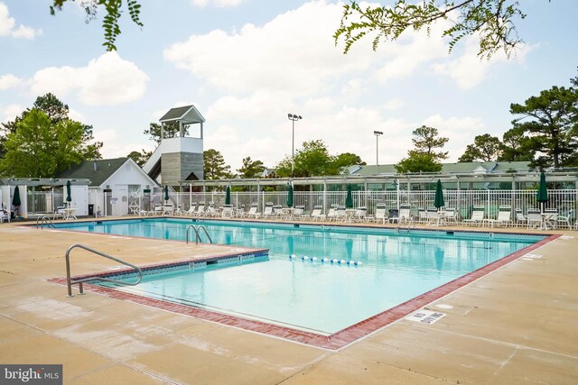 view of swimming pool