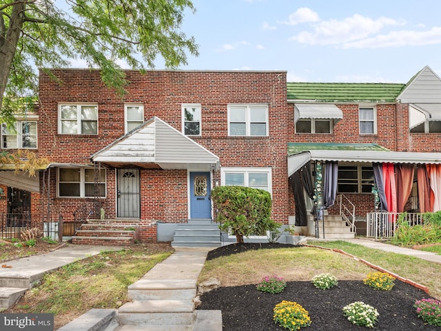 townhome / multi-family property with brick siding