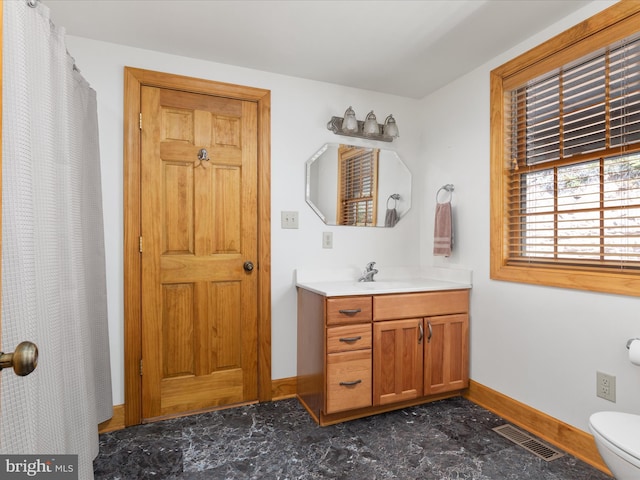 bathroom with a shower with curtain, vanity, and toilet