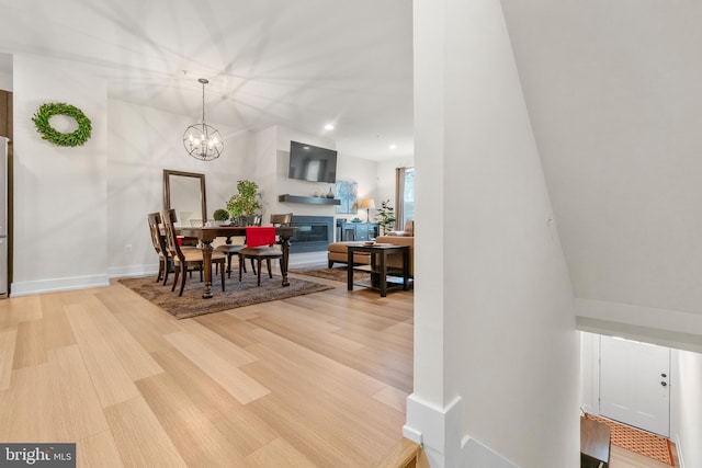 dining area featuring light wood-type flooring, an inviting chandelier, baseboards, and recessed lighting