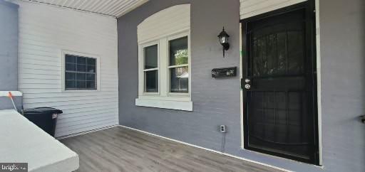 property entrance with covered porch