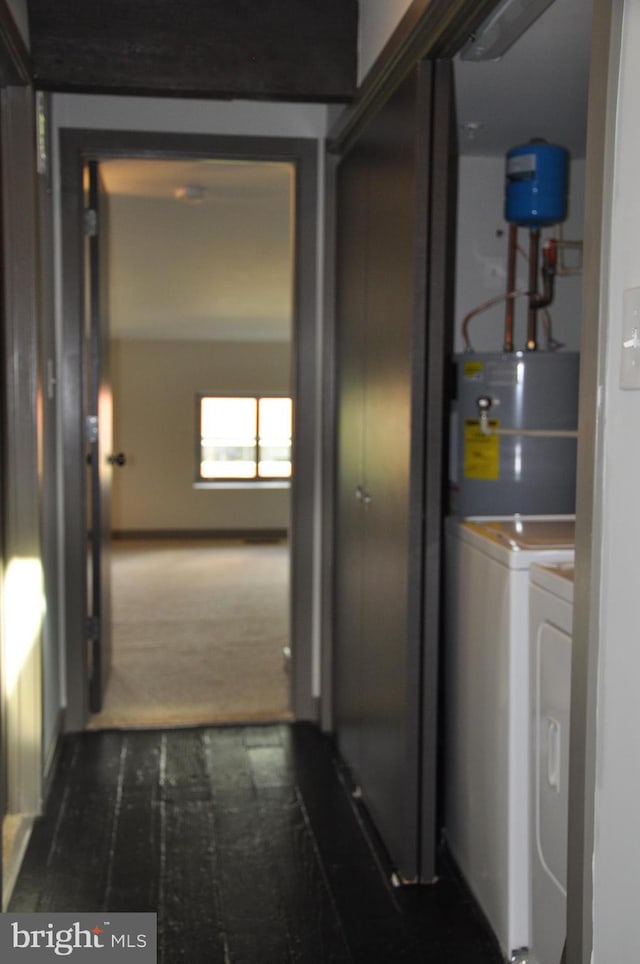 utility room with water heater and washing machine and clothes dryer