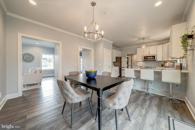 dining area featuring ornamental molding, dark wood finished floors, and baseboards