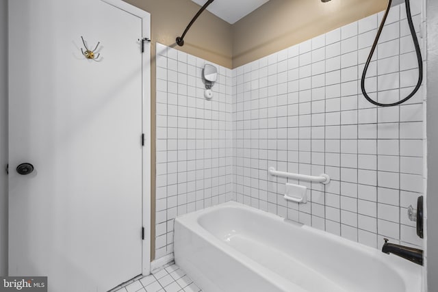 bathroom featuring tile patterned flooring and tiled shower / bath combo