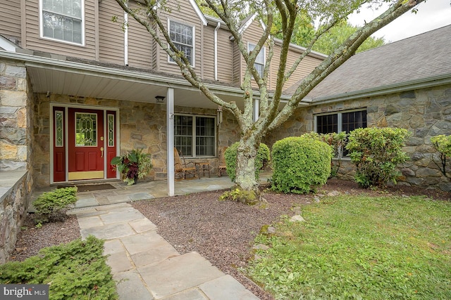 property entrance featuring a porch