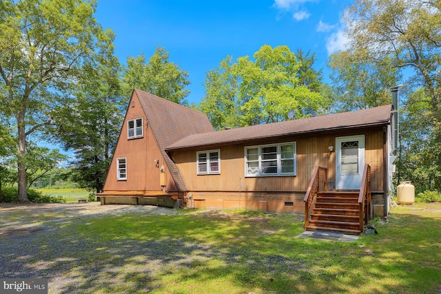 view of front of house featuring a front yard