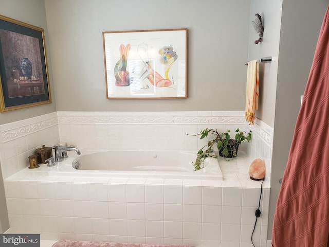 bathroom featuring tiled tub