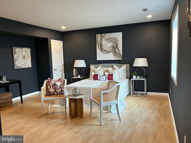 living area with light hardwood / wood-style flooring