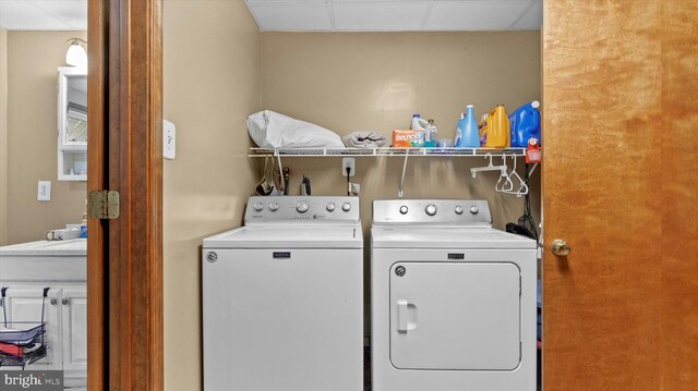 laundry room with independent washer and dryer