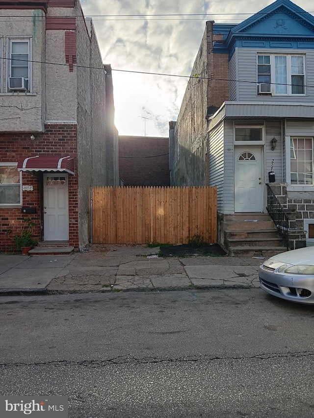 Listing photo 2 for 2539 S 5th St, Philadelphia PA 19148