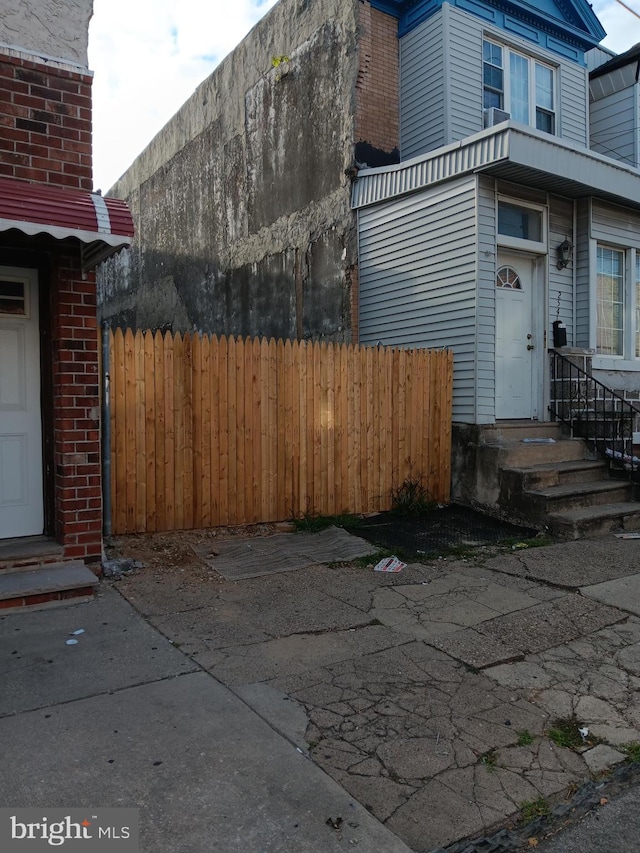 Listing photo 3 for 2539 S 5th St, Philadelphia PA 19148