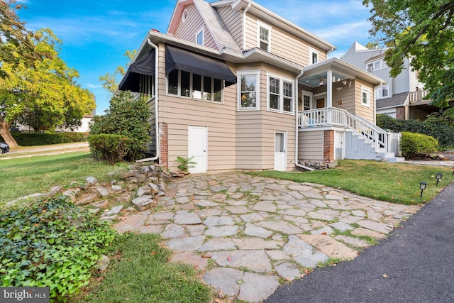 view of side of property featuring a yard