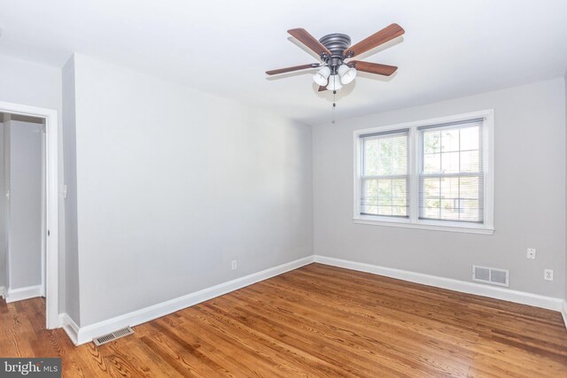 unfurnished room with wood-type flooring and ceiling fan