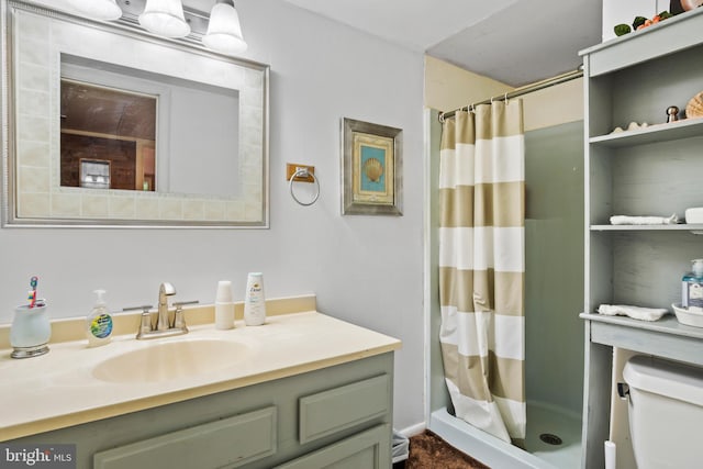 bathroom featuring curtained shower, toilet, and vanity