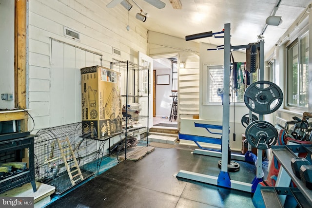 exercise room featuring ceiling fan