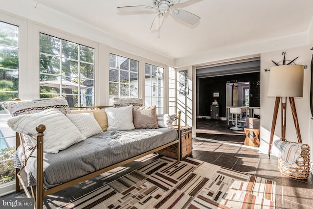 sunroom with ceiling fan