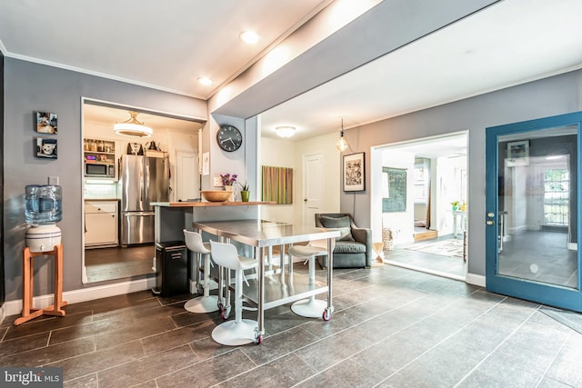 dining area with ornamental molding