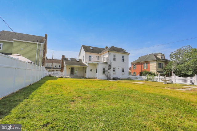 back of house featuring a yard