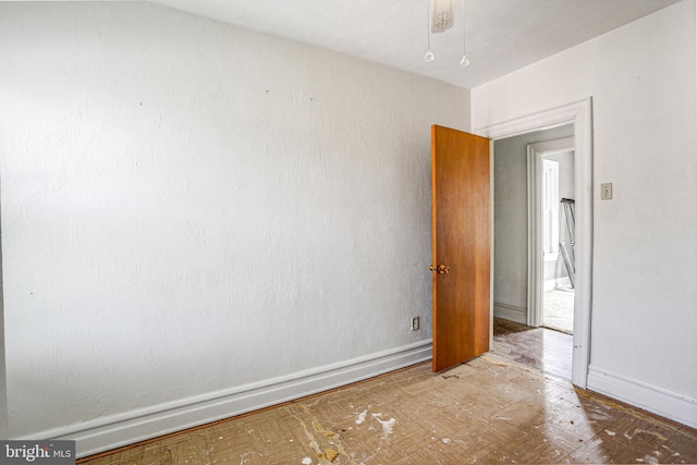 unfurnished room with ceiling fan