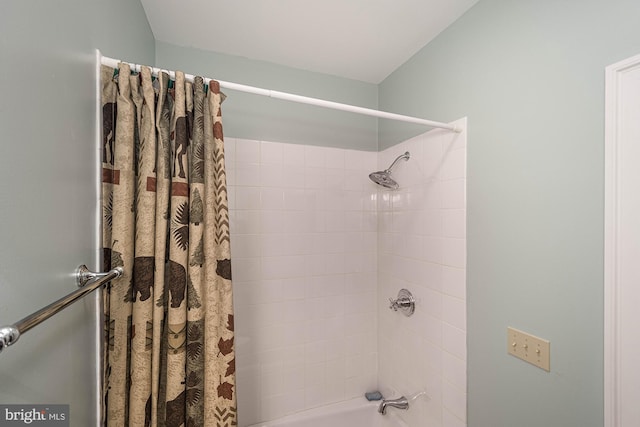 bathroom with shower / tub combo