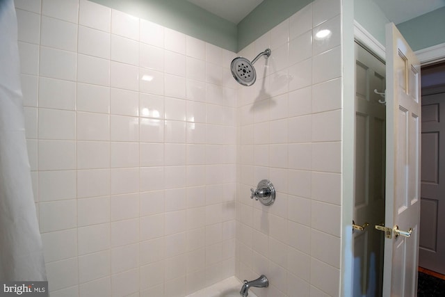 bathroom with shower / tub combo with curtain