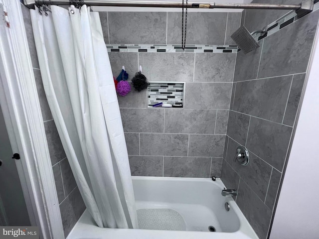 bathroom featuring shower / tub combo