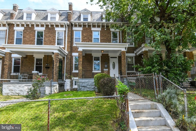 townhome / multi-family property with a front yard and a porch