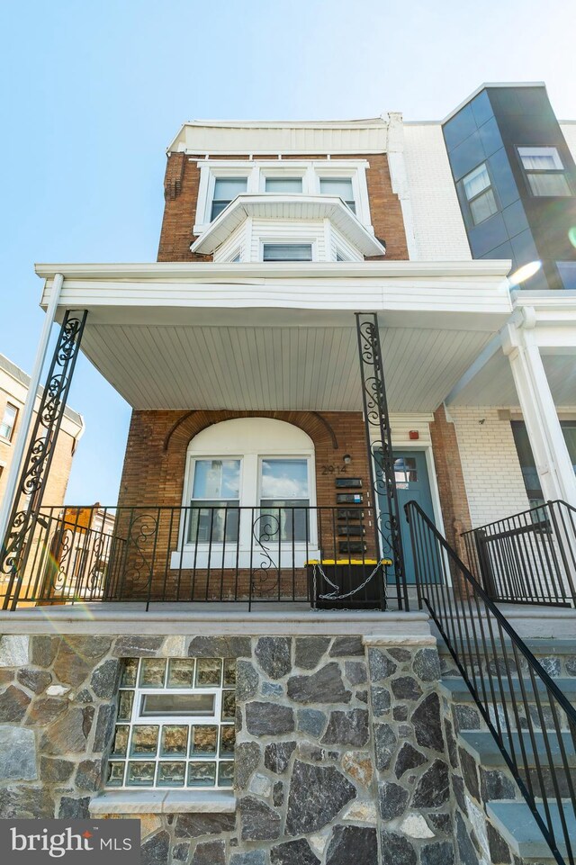 view of front facade featuring covered porch