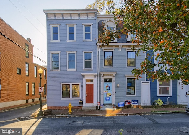 view of front of house