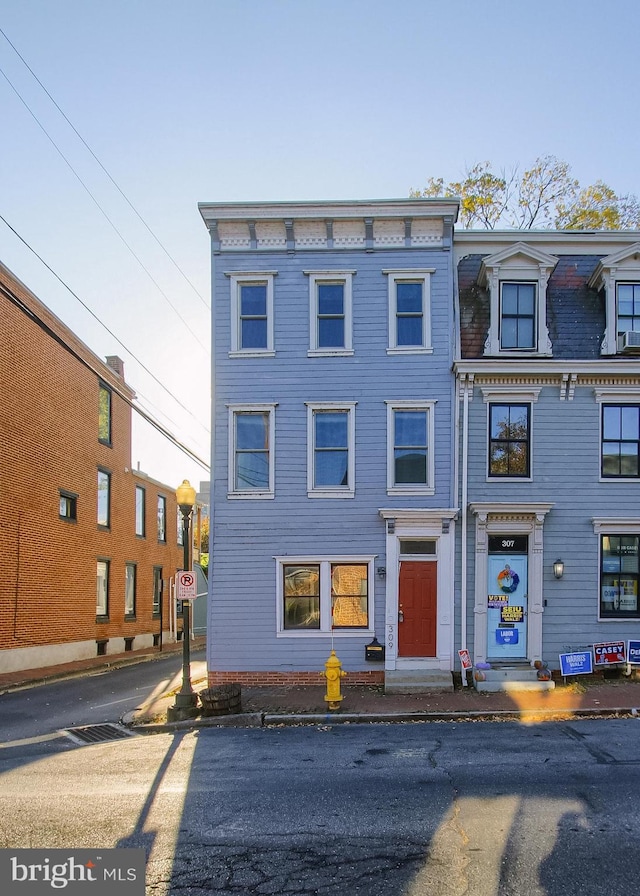 view of front of house