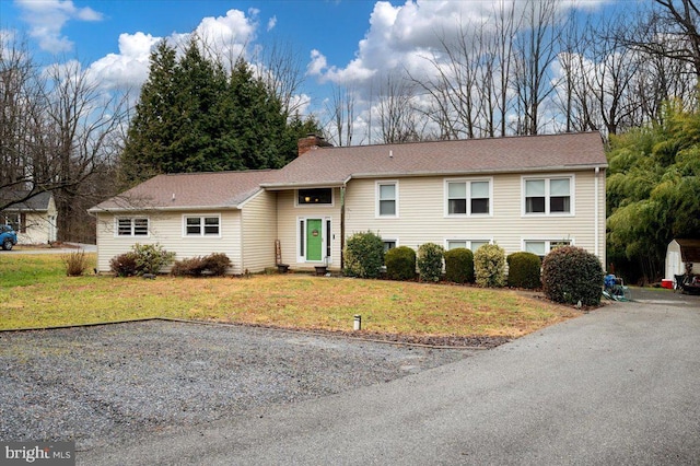 view of front of home with a front lawn