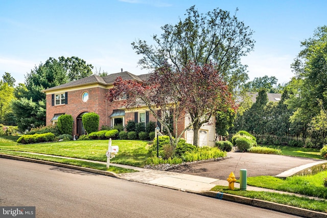 view of front of house featuring a front lawn and a garage