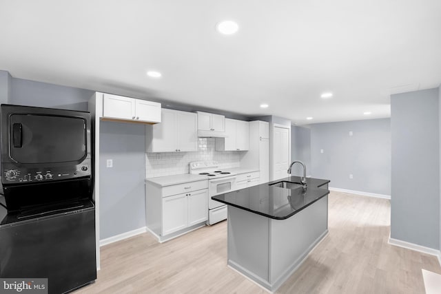 kitchen featuring stacked washer and clothes dryer, sink, electric range, white cabinets, and light hardwood / wood-style floors