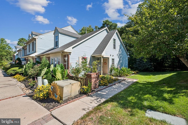 view of side of property featuring a lawn