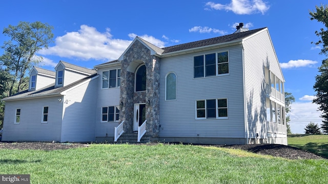 view of front of property with a front lawn