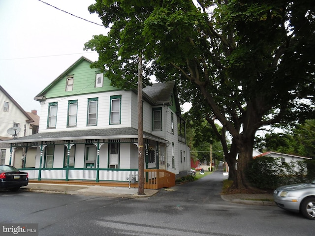 view of front facade featuring covered porch