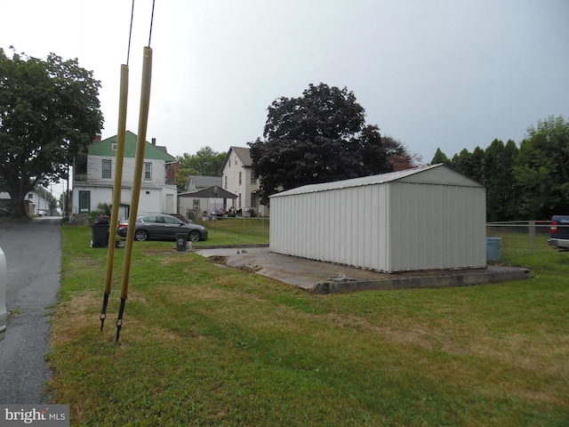 view of yard with a storage shed