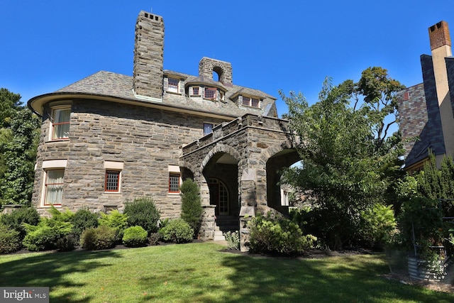 exterior space featuring a yard