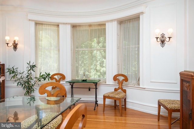 sitting room with light hardwood / wood-style floors