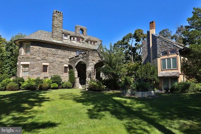 exterior space featuring a lawn